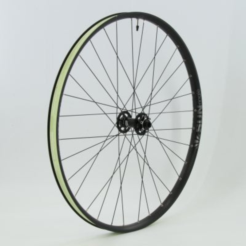 Ft Whl,29R,Sun Duroc 35 32H Bk 15Ta,Bst,Dw,Tr,6Bt,Ss 29” Alloy Wheels  Wheels  29”