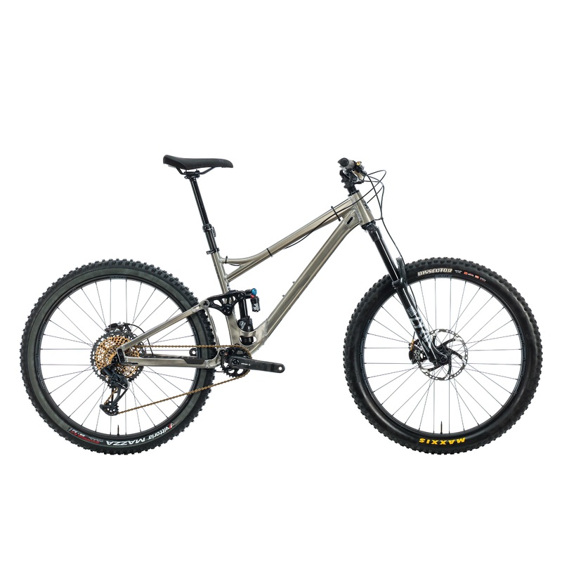 Banshee Titan V3.2 Mountain Bike – 2022, Medium