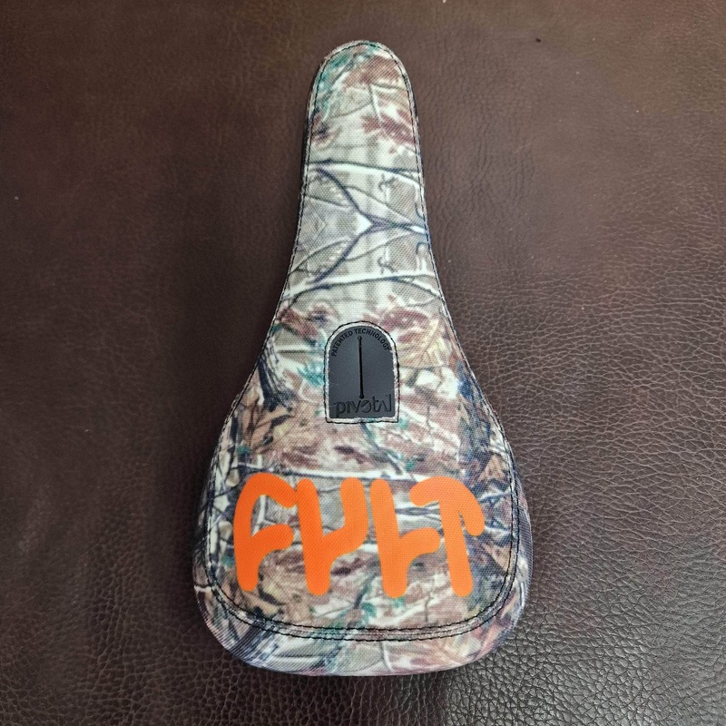 Cult Real Tree Camo Slim Pivotal Seat
