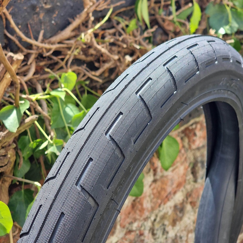 BSD Donnastreet Tyre Black