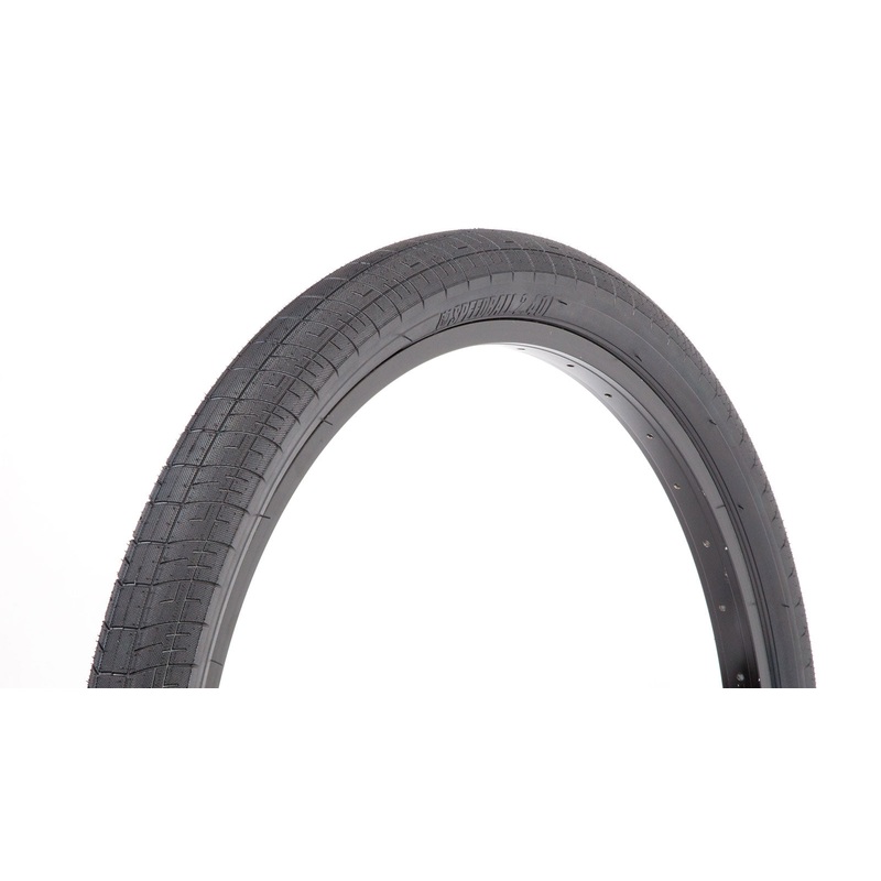 S&M SPEEDBALL 26″ X 2.40″ BLACK W/TAN WALL